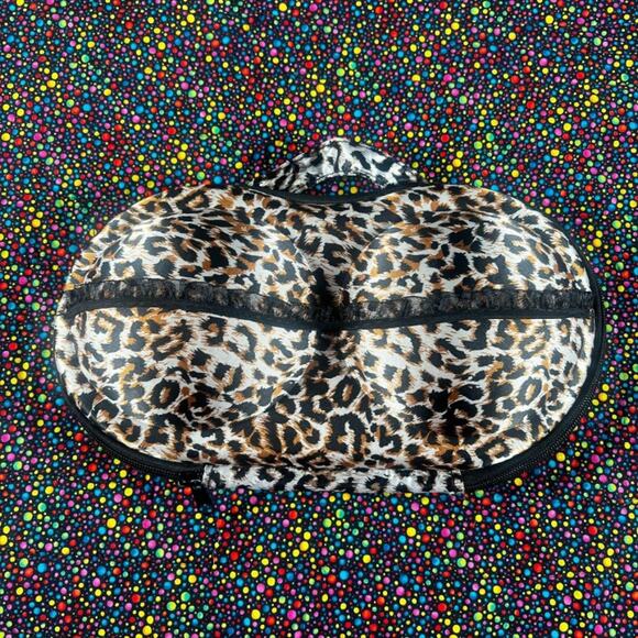 unknown Handbags - The Bra Bag Women Travel Molded Framed Leopard Print Ruffle Zip Around Case